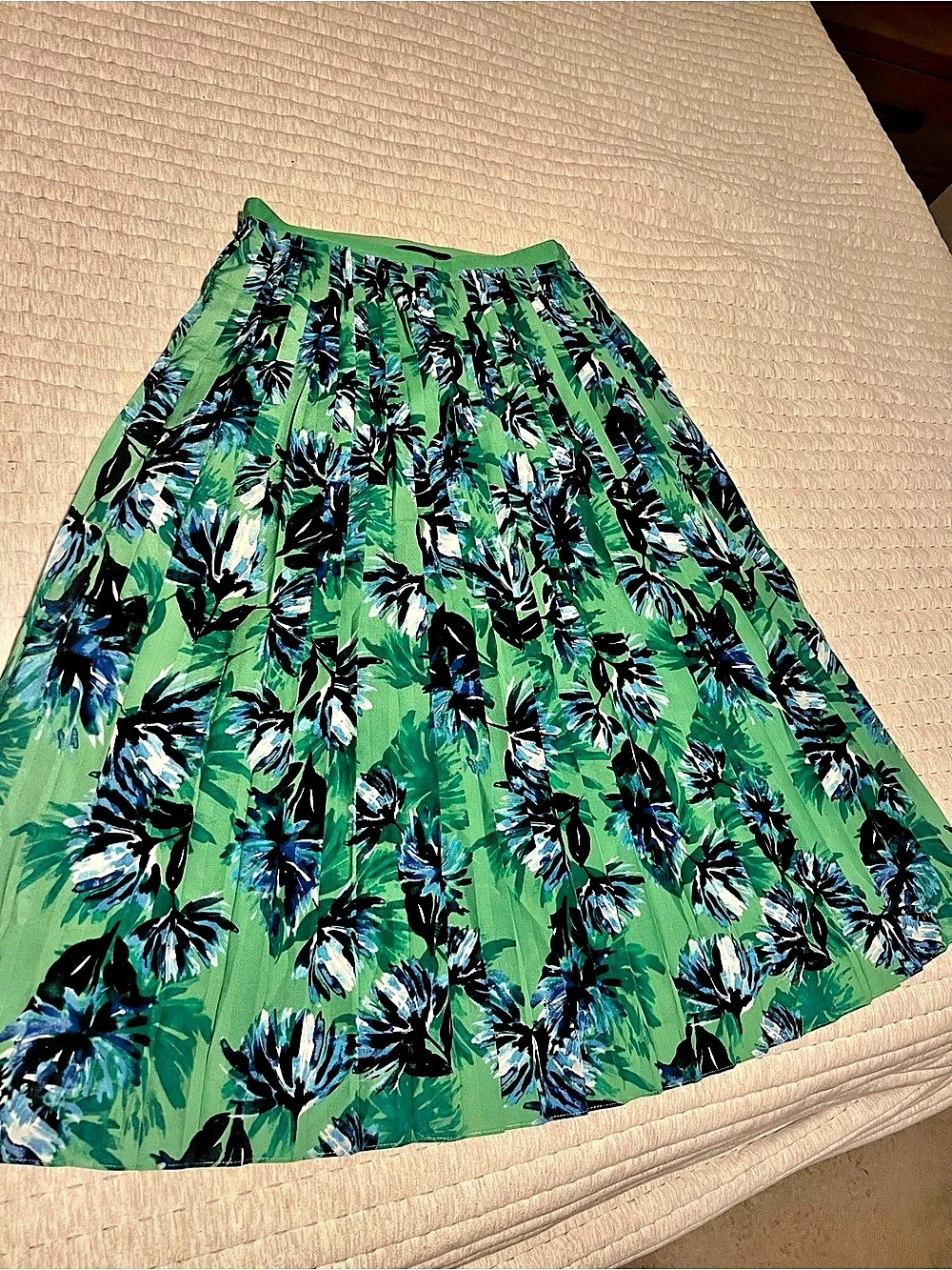 Banana Republic Floral A-Line Skirt in Green & Blue Size 0 Like New